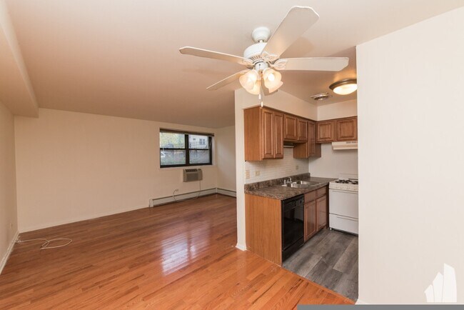 Foto del edificio - 3166 N Cambridge Ave