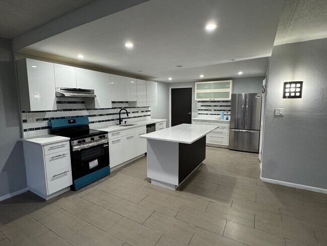 Foto del edificio - 12 Dougherty Blvd