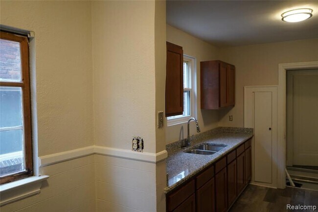 Foto del edificio - 7010 Thatcher St