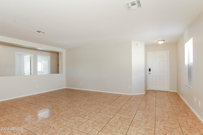 Foto del edificio - 11769 W Dahlia Dr