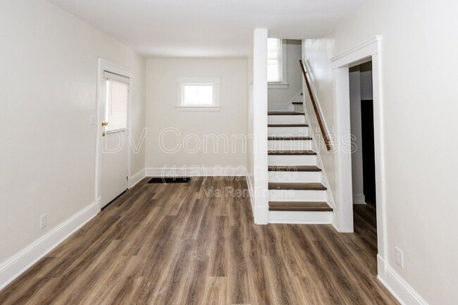 Foto del edificio - 3971 E 71st St