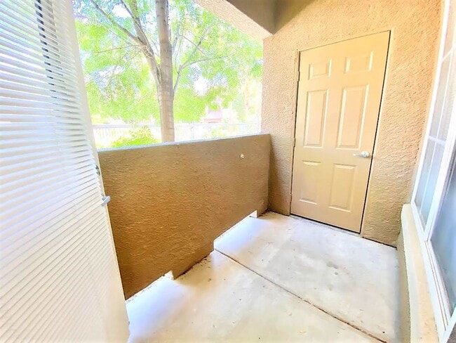 Building Photo - COZY ONE BEDROOM CONDO IN GUARD GATED COMM...