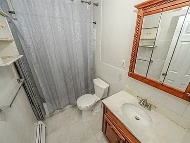 Foto del edificio - Charming 2BR Duplex in Queens Village