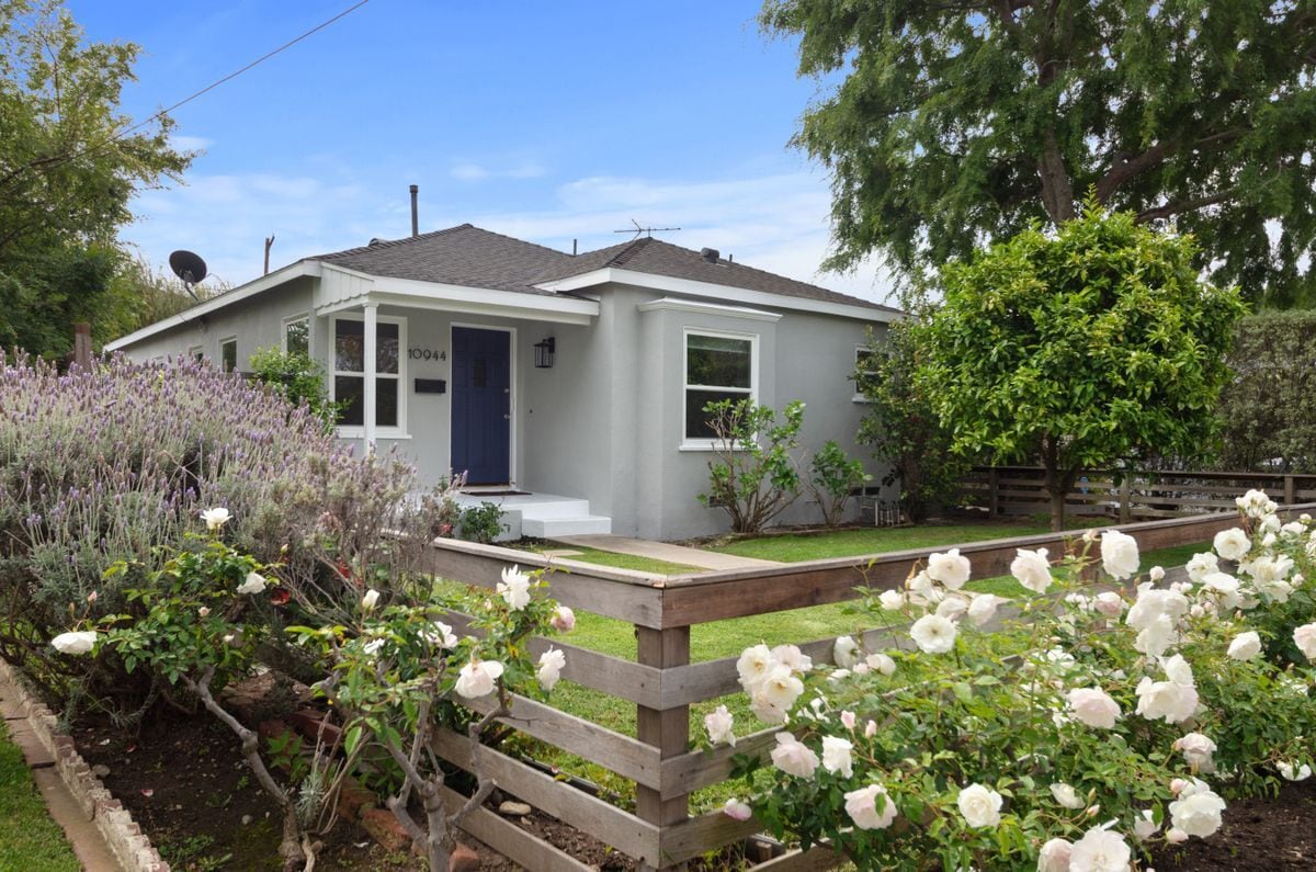 Primary Photo - 10944 Aletta Ave