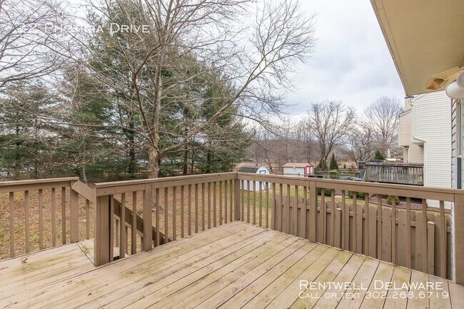 Building Photo - 22 Photinia Dr