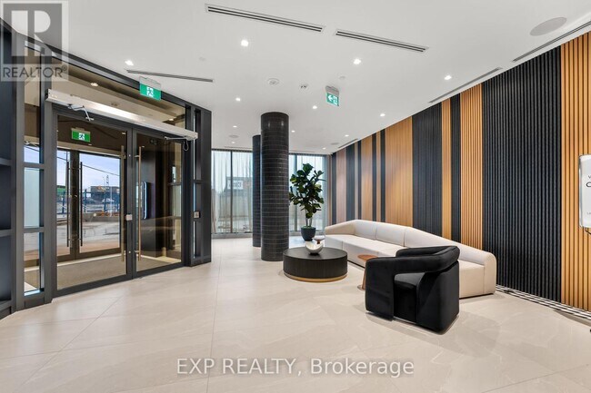 Photo du bâtiment - 2545-2545 Simcoe St N