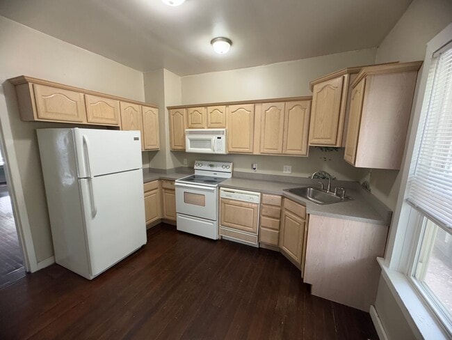 Building Photo - 2 bedroom Rock Island Home for Rent