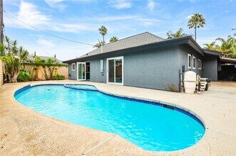 Building Photo - 9472 Tiki Cir