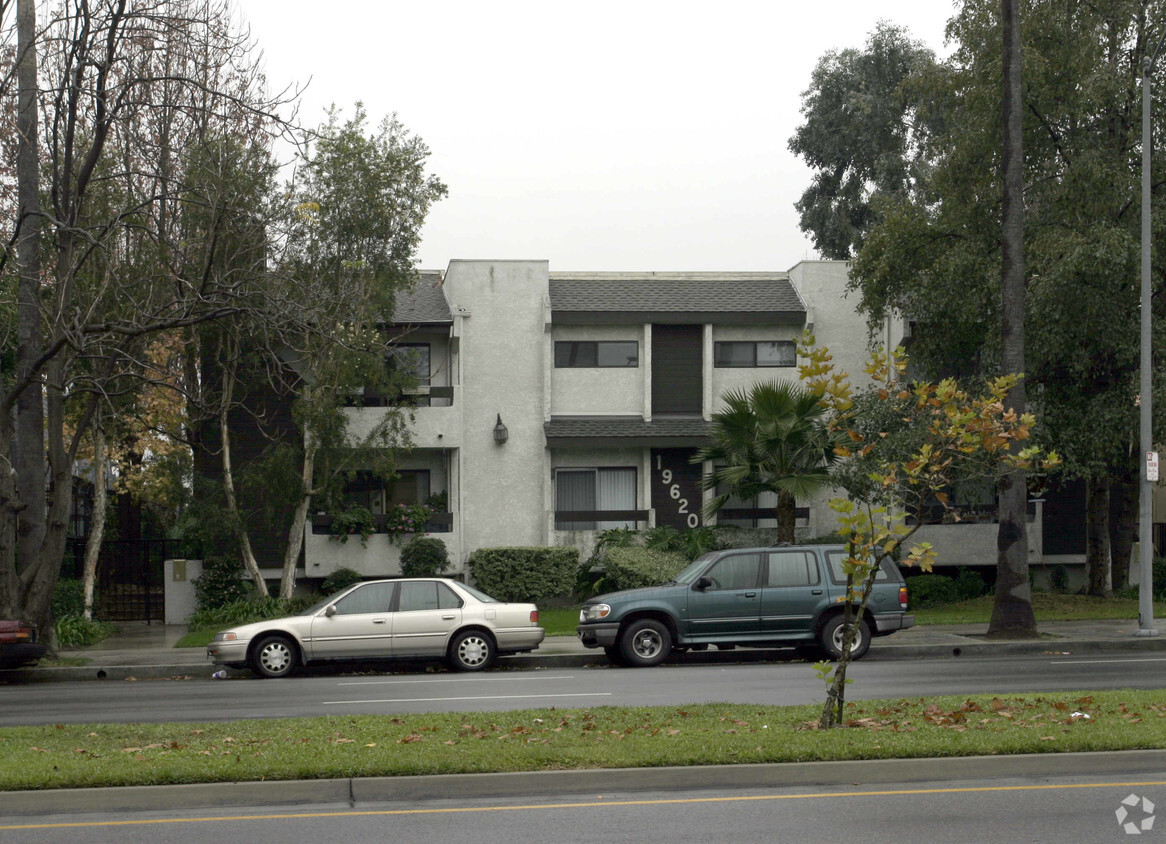 Foto del edificio - 19620 Sherman Way