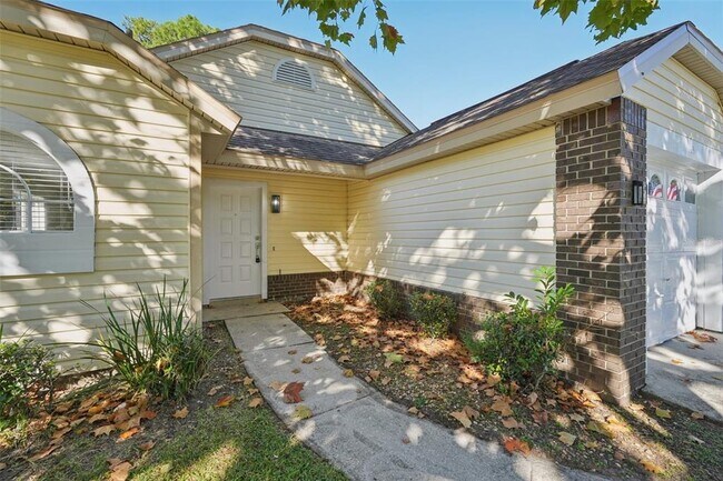 Building Photo - 123 Edgewater Cir