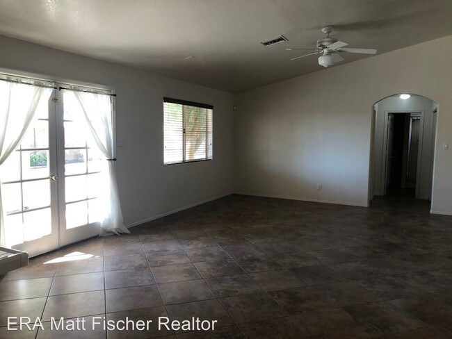 Building Photo - 4 br, 3 bath House - 2684 S. 39th Dr.