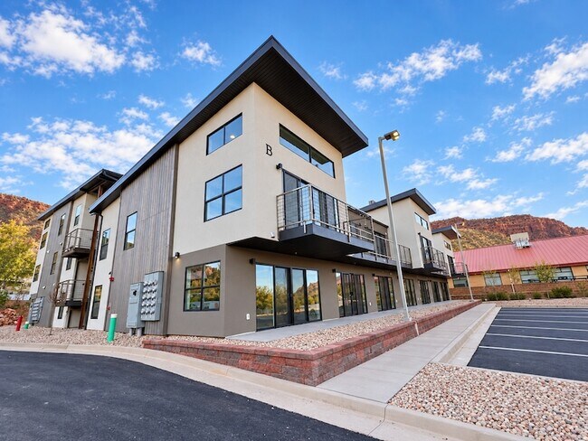 Foto del edificio - 443 Kane Creek Blvd