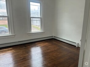 Building Photo - 28 Olive St