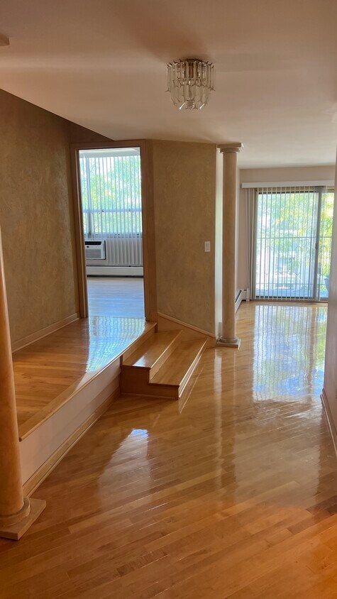 Foto principal - 9001 Golf Rd