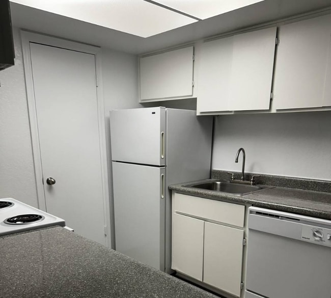 Building Photo - 9231 N 99th Ave