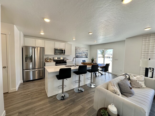 Kitchen - 1157 W Hidden Spring Dr