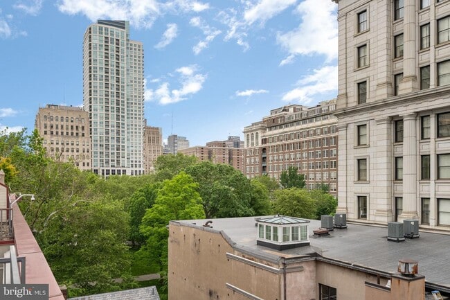 Building Photo - 227 S 6th St