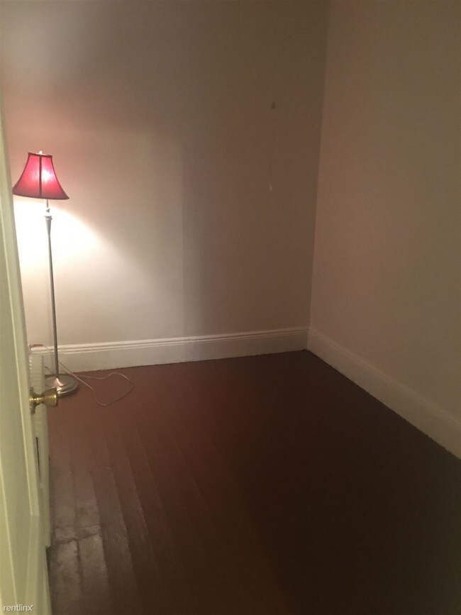 Foto del edificio - 1713 Putnam Ave