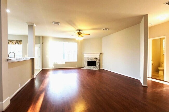 Building Photo - 2511 Sun Spot Ln