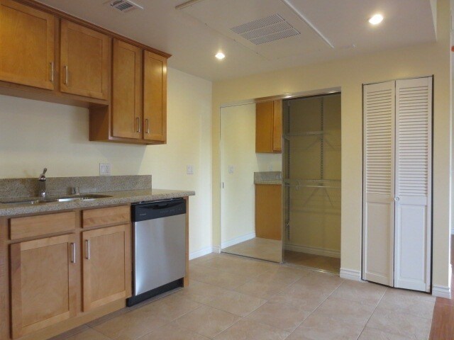 Foto del edificio - 14826 Vanowen St