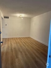 Building Photo - 305 W 68th St