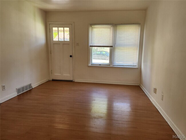 Foto del edificio - 132 Deane Ct