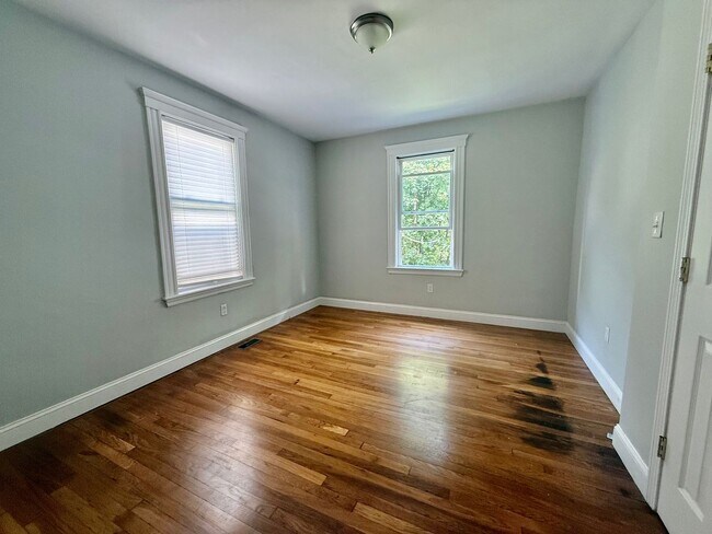 Building Photo - 9/1/26 Spacious, renovated Mission Hill 4BR/2BA