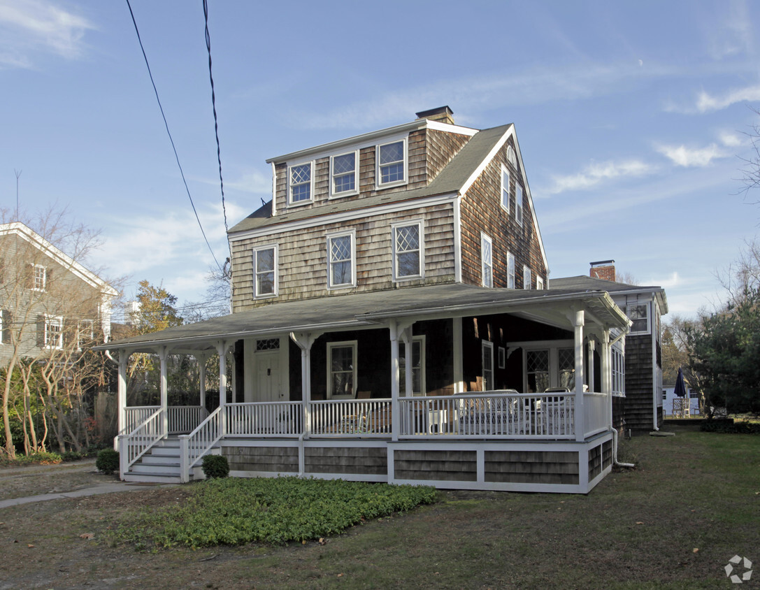 Primary Photo - 241 Main St