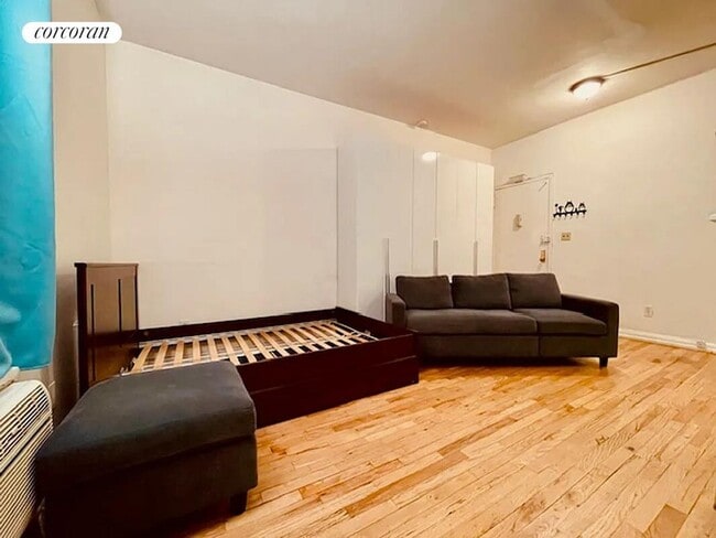 Building Photo - 2790 Broadway