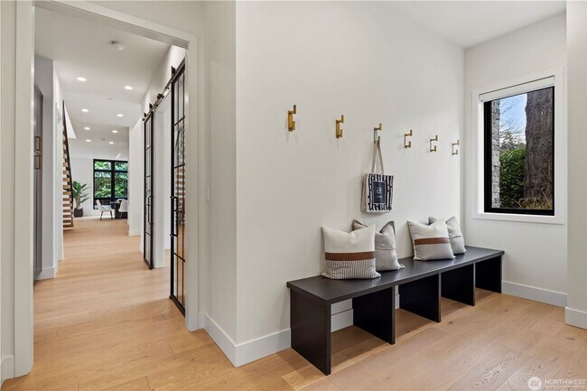 Foto del edificio - 5bd/4ba Kirkland Home