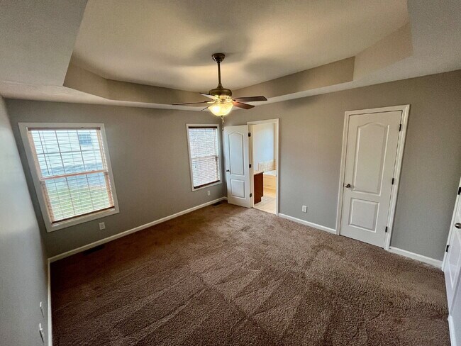 Building Photo - "Charming 3-Bedroom Retreat with 2 Full Baths in Clarksville – Your Spacious 1,480 Sq Ft Haven Aw...