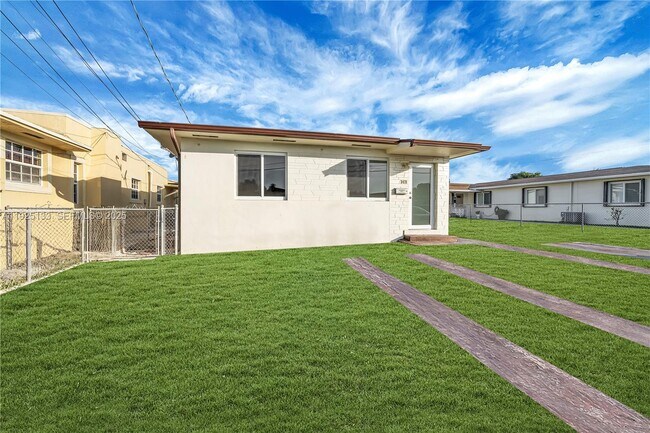 Foto del edificio - 3471 SW 3rd St