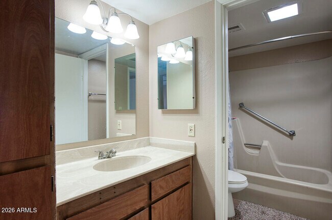 Foto del edificio - 3033 E Devonshire Ave