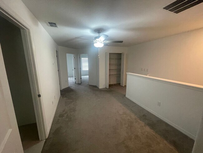 Building Photo - Wesley Chapel Town Home with Garage