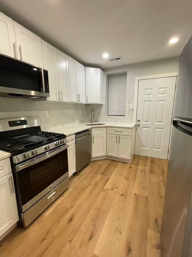 Photo - 3B1B house in Whitman area Available NOW