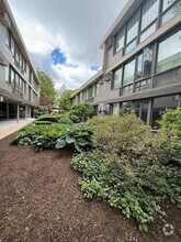 Building Photo - 1044 Ontario St