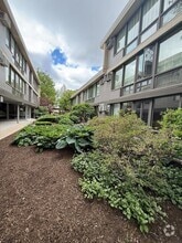 Building Photo - 1044 Ontario St
