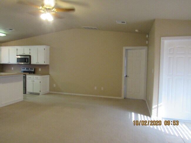 Building Photo - Great Eastside Home!