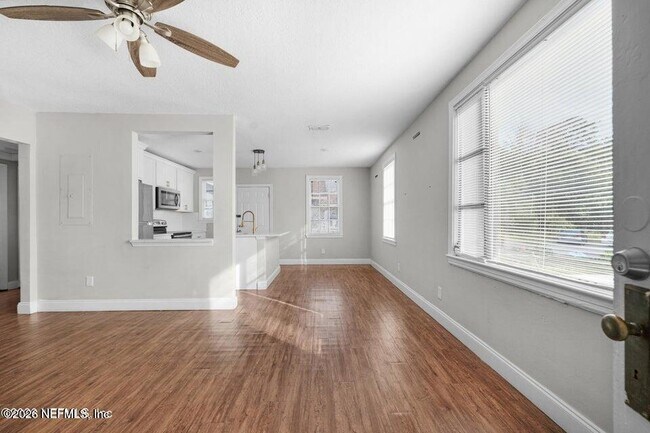 Building Photo - 2981 Ernest St