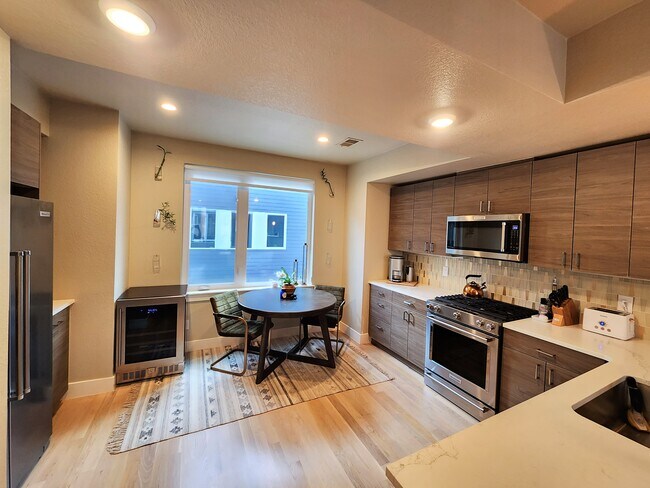 Kitchen with open floor plan, lots of storage space - 1581 Grove St