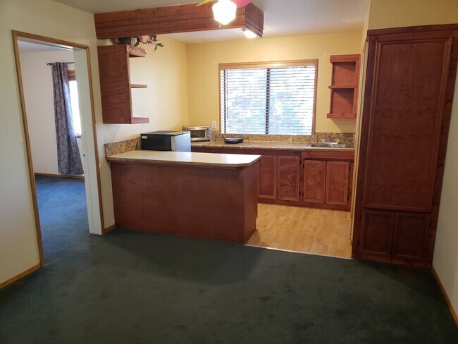 Building Photo - Quaint Apartment w/ Privacy in the Mountains