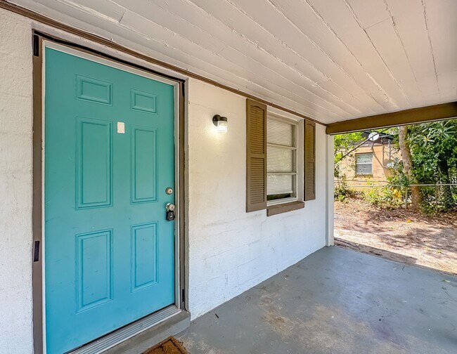 Foto del edificio - WALKABLE 3/1 House w/ Tile Floors, Newer A...
