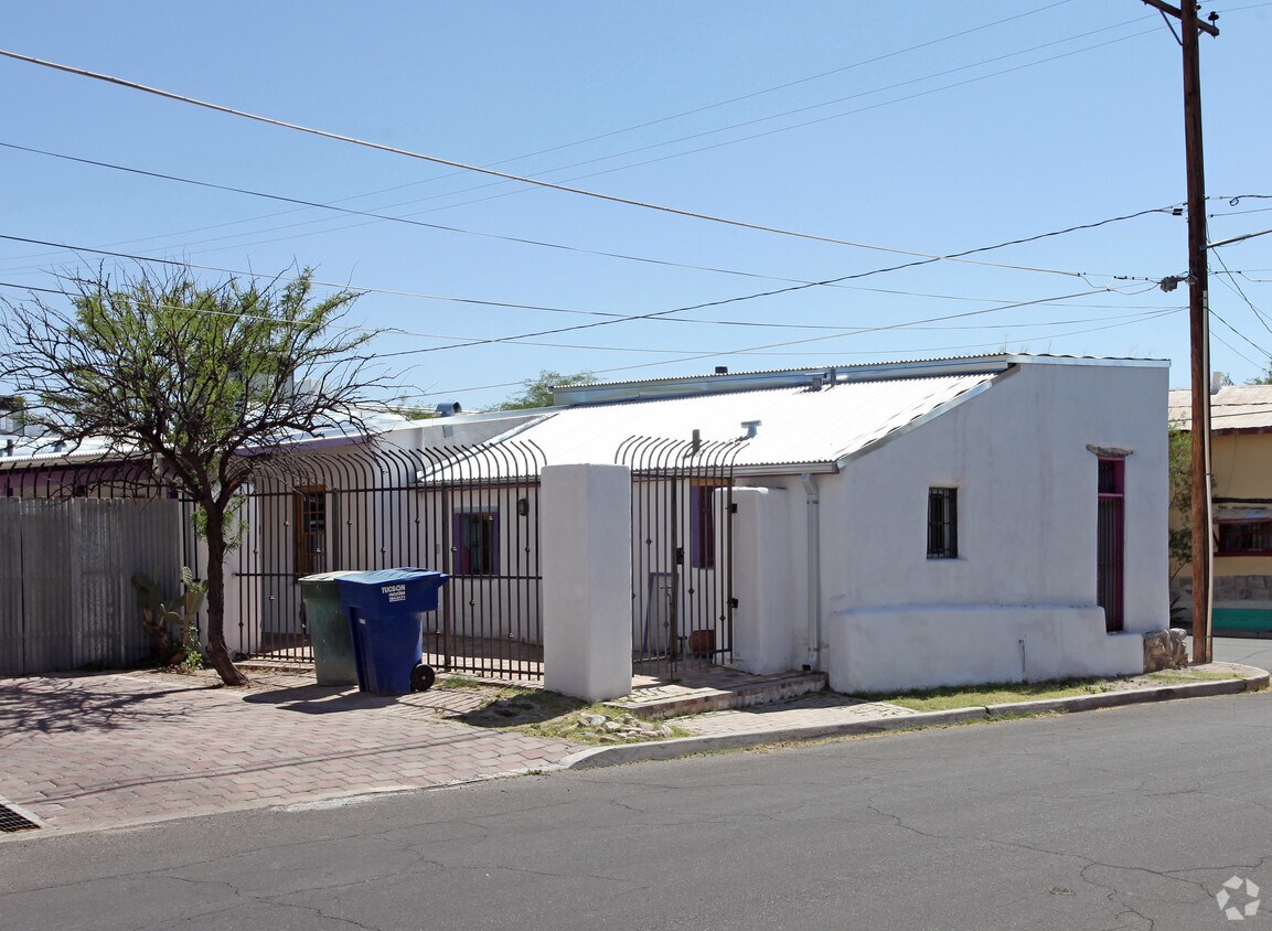 Building Photo - Barrio (por)