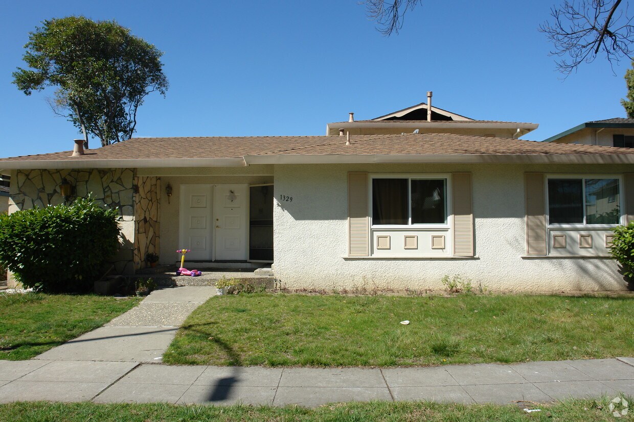 Primary Photo - 1329 Lexington Dr