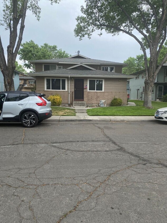 Primary Photo - 621 Oakwood Dr