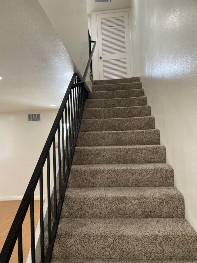 Building Photo - 9325 Sunland Park Dr