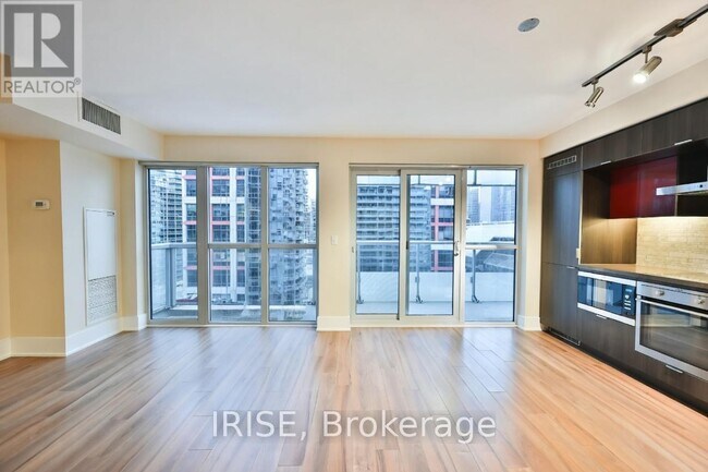 Photo du bâtiment - 300 Front St W