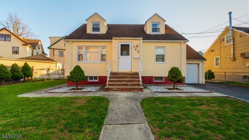 Foto principal - 760 Chancellor St