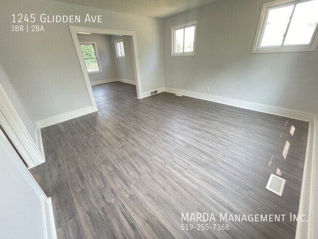 Building Photo - RENOVATED SPACIOUS 3 BED/1.5 BATH HOUSE IN EAST WINDSOR! + UTILITIES!