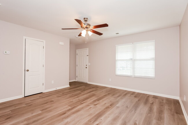 Building Photo - 204 Ravenridge Ct